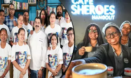 Acid Attack Survivor Working in Sheroes Cafe
