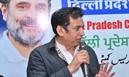 Congress leader Devendra Yadav criticized the Delhi government.