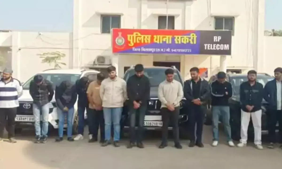 हाईवे पर कार रोक बर्थडे सेलिब्रेशन : सकरी पुलिस ने 12 युवकों को गिरफ्तार
