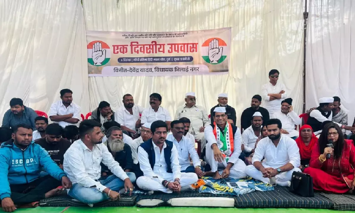 जमीन गाइडलाइन दर वृद्धि पर कांग्रेस का विरोध : MLA देवेंद्र यादव की भूख हड़ताल में शामिल हुए अल्पसंख्यक सचिव विशु अजमानी जमीन गाइडलाइन दर वृद्धि पर कांग्रेस का विरोध : MLA देवेंद्र यादव की भूख हड़ताल में शामिल हुए अल्पसंख्यक सचिव विशु अजमानी