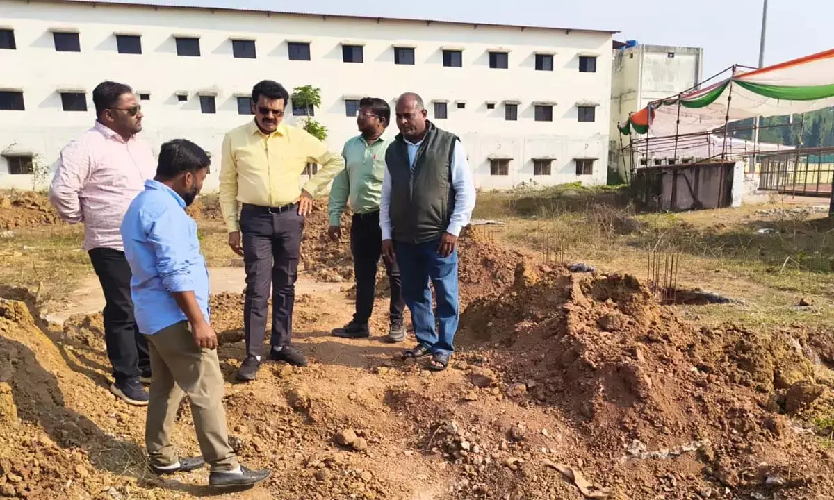 महापौर संजय पाण्डे ने लिया निर्माण कार्यों का जायजा, गुणवत्ता और समय-सीमा पर दिया जोर महापौर संजय पाण्डे ने लिया निर्माण कार्यों का जायजा, गुणवत्ता और समय-सीमा पर दिया जोर