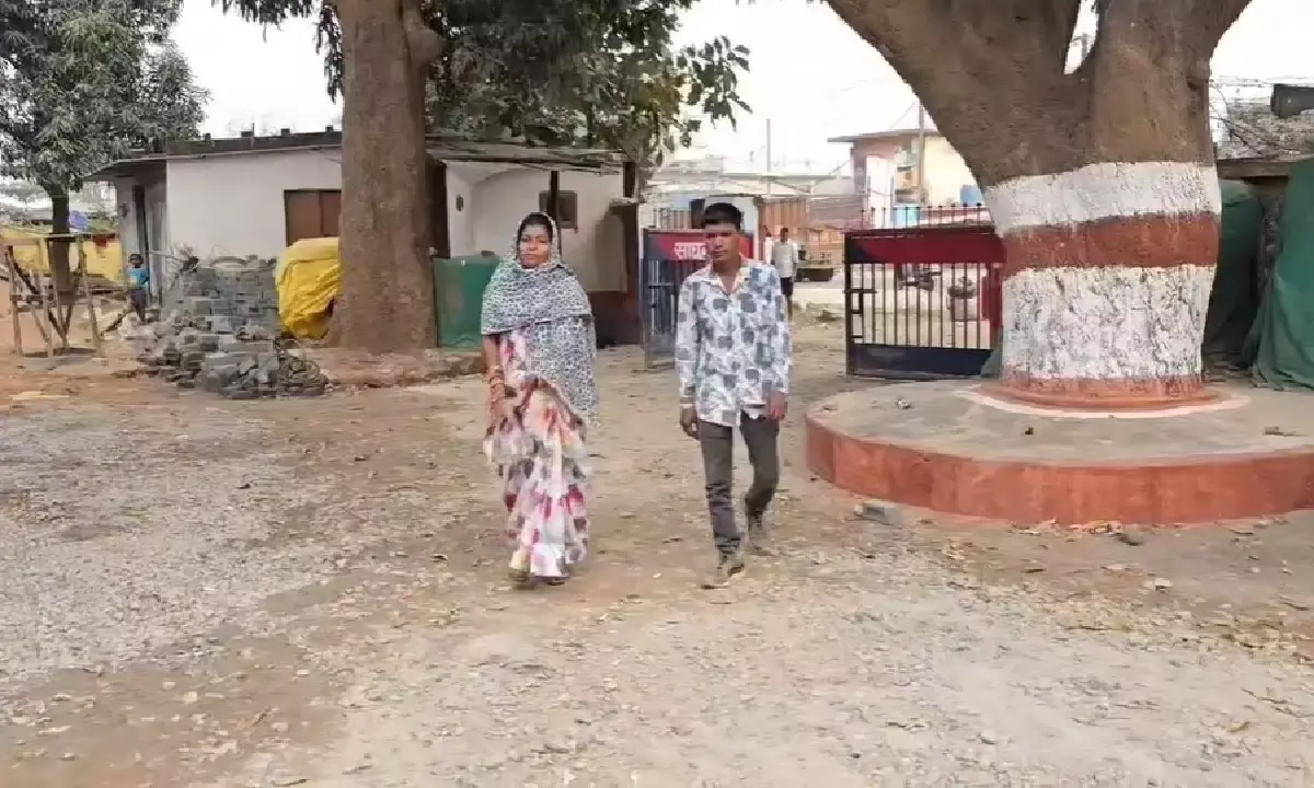 SIR ने बूढ़े मां- बाप की लौटाई खुशियां :13 साल बाद घर वापस लौटी बेटी, परिजनों में छाई खुशी की लहर