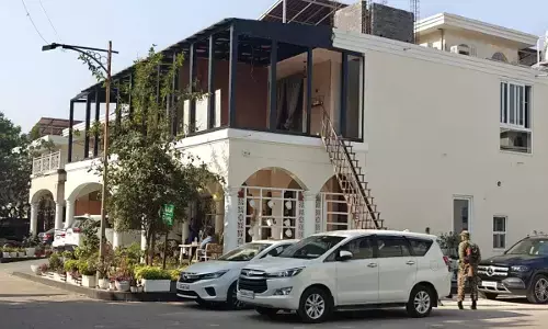 स्टील कारोबारियों के घर छापे : 45 ठिकानों से सात करोड़ कैश, 18 लॉकर्स की जांच जारी