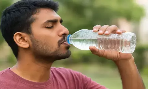 प्लास्टिक की बोतल में पानी पीना कितना खतरनाक, क्या आप रोज पीते हैं?