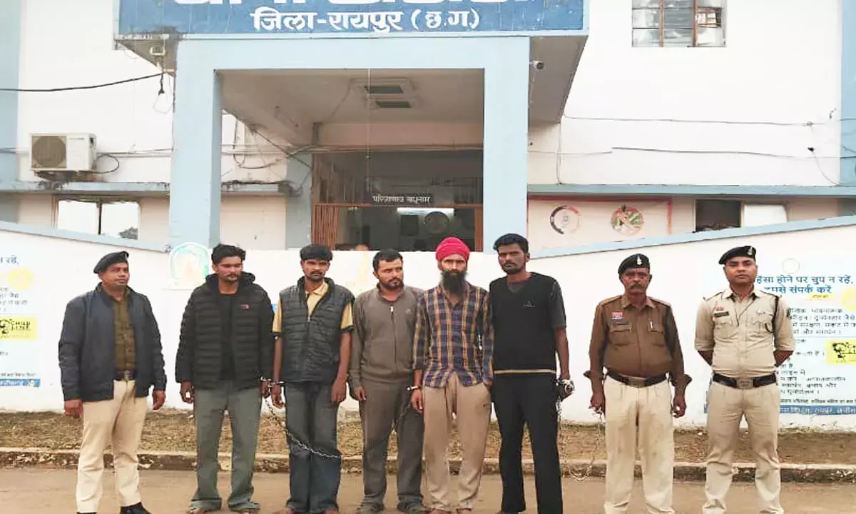 पुलिस की गिरफ्त में पांचों आरोपी पुलिस की गिरफ्त में पांचों आरोपी