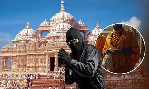 Devotee robbed at Akshardham Temple