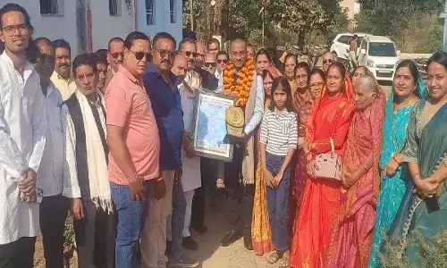 राजिम पहुंचे DSP हर्षवर्धन शर्मा : विप्र भवन में लोगों ने प्रतीक चिन्ह शॉल श्रीफल भेंटकर किया सम्मानित