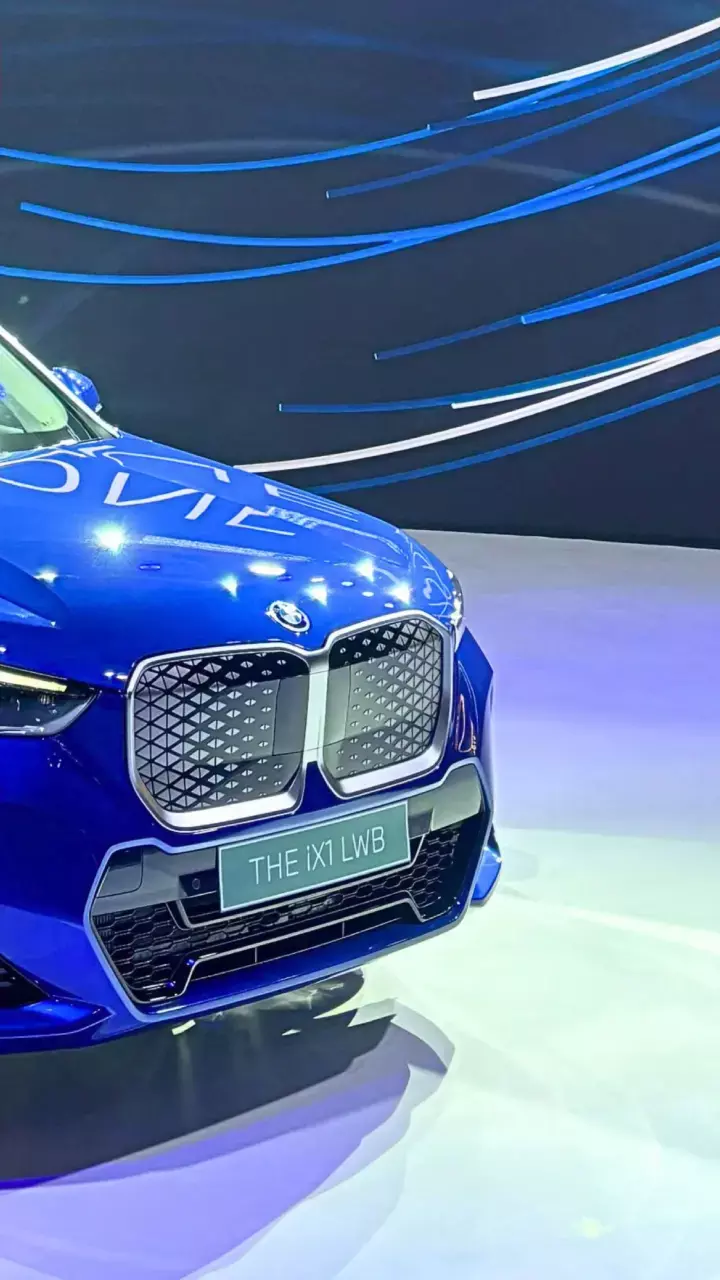 अपग्रेडेड फीचर्स के साथ लॉन्च हुई BMW की सबसे पॉपुलर इलेक्ट्रिक कार—जानें पूरी डिटेल्स