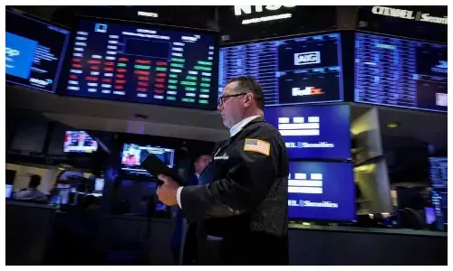 फेड मीटिंग से पहले वॉल स्ट्रीट फ्यूचर्स स्थिर, दर कटौती की उम्मीद में निवेशकों में सतर्कता बढ़ी