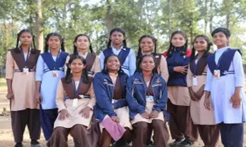 बस्तर ओलंपिक से जगी आस : मर्दापाल कन्या छात्रावास की बेटियां हॉकी स्टिक से साध रहीं लक्ष्य