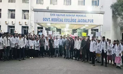 मेडिकल कालेज के छात्रों ने खोला मोर्चा : स्टेट कोटा 50 प्रतिशत से घटाकर 25% करने का किया विरोध