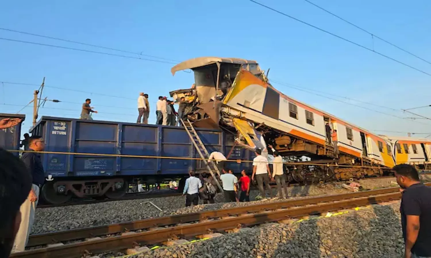 बिलासपुर रेल हादसा : जाँच रिपोर्ट में बड़े खुलासे, अनट्रेंड हाथों में थमा दी थी मेमू की कमान बिलासपुर रेल हादसा : जाँच रिपोर्ट में बड़े खुलासे, अनट्रेंड हाथों में थमा दी थी मेमू की कमान