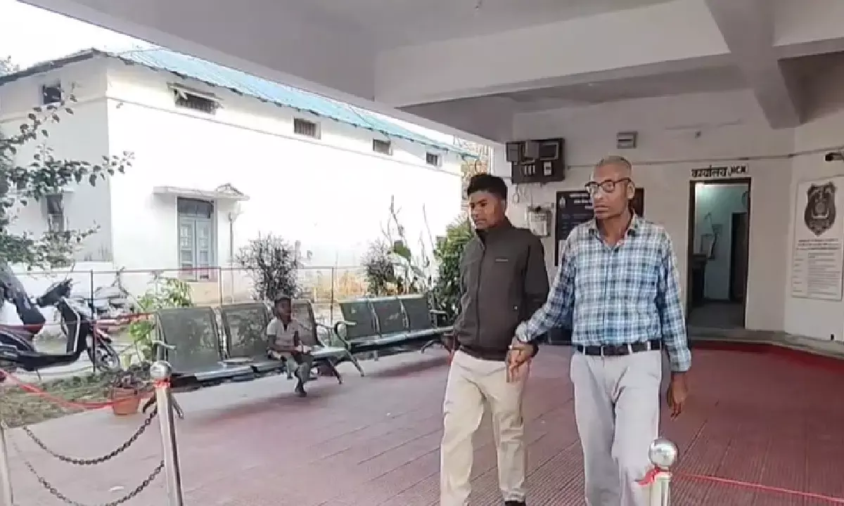 जैन धर्म गुरुओं को देने वाला पकड़ाया : पुलिस ने आरोपी को एमपी के विदिशा से गिरफ्तार कर भेजा जेल जैन धर्म गुरुओं को देने वाला पकड़ाया : पुलिस ने आरोपी को एमपी के विदिशा से गिरफ्तार कर भेजा जेल