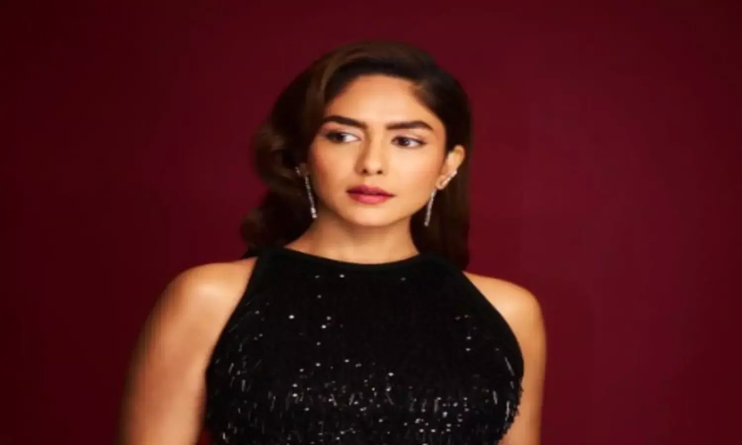 मृणाल ठाकुर मृणाल ठाकुर