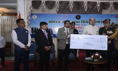 सशस्त्र सेना झंडा दिवस : लोक भवन में राज्यपाल रमेन डेका ने सैनिक कल्याण संक्षेपिका का किया विमोचन