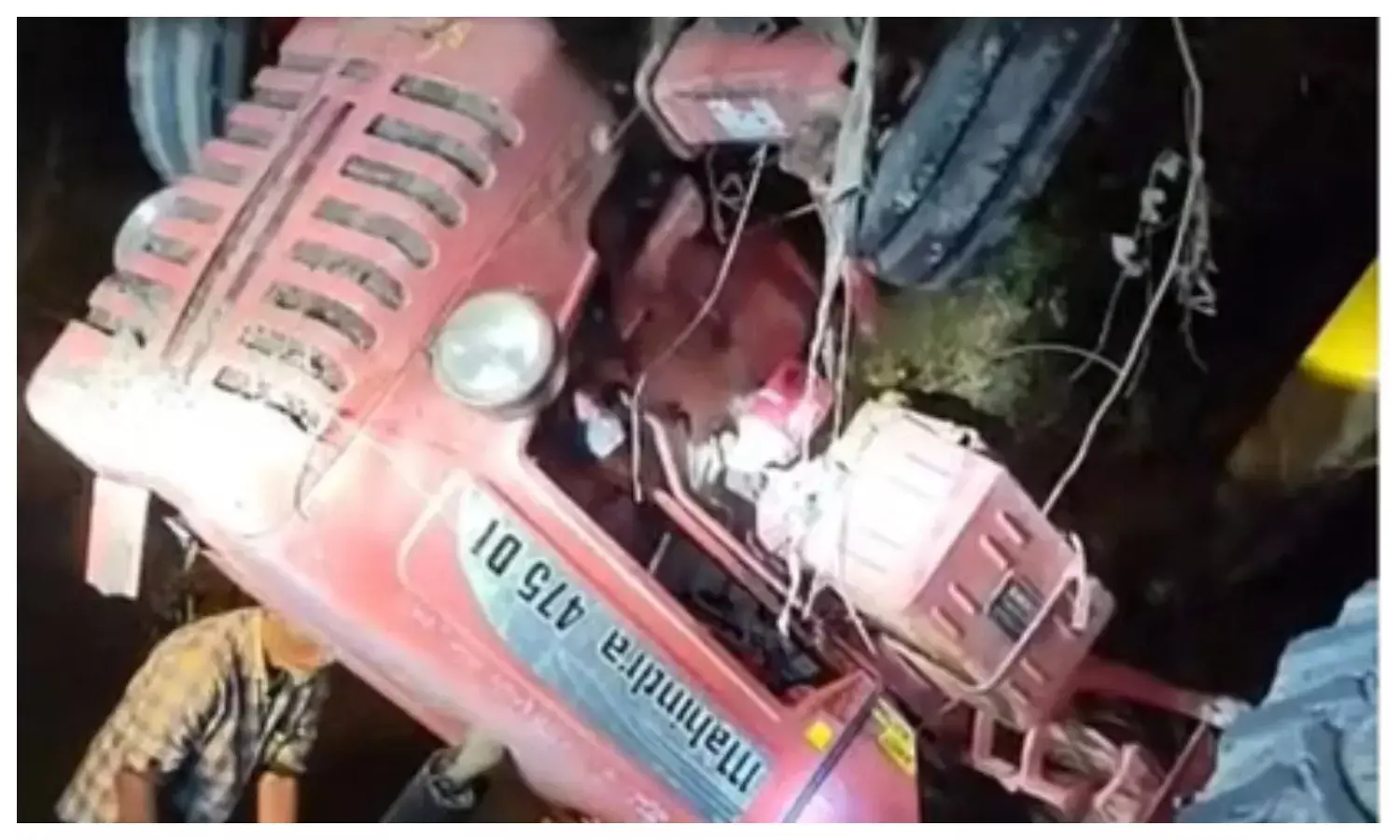 टूटी पुलिया से ट्रैक्टर नहर में गिरा, एक ही गांव के तीन किसानों की मौत टूटी पुलिया से ट्रैक्टर नहर में गिरा, एक ही गांव के तीन किसानों की मौत