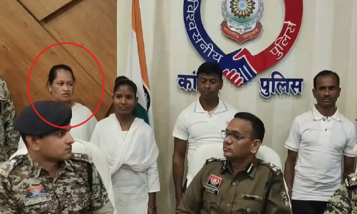 नक्सल मोर्चे पर बड़ी कामयाबी : मदनवाड़ा हमले में शामिल रही महिला समेत 4 नक्सलियों ने किया आत्मसमर्पण नक्सल मोर्चे पर बड़ी कामयाबी : मदनवाड़ा हमले में शामिल रही महिला समेत 4 नक्सलियों ने किया आत्मसमर्पण