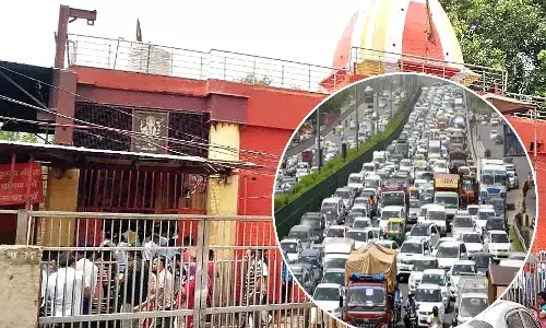 Traffic Jam on Delhi Marghat wale hanuman Mandir