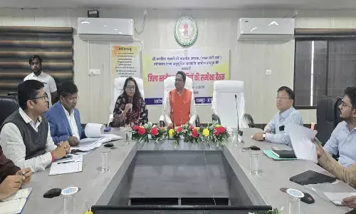 अनुसूचित जनजाति आयोग के अध्यक्ष ने ली समीक्षा बैठक