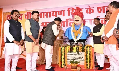 सोनाखान पहुंचे सीएम साय : शहीद वीर नारायण सिंह की श्रद्धांजलि सभा में हुए शामिल, बोले- उनका जीवन युवा पीढ़ियों के लिए प्रेरणादायी सोनाखान पहुंचे सीएम साय : शहीद वीर नारायण सिंह की श्रद्धांजलि सभा में हुए शामिल, बोले- उनका जीवन युवा पीढ़ियों के लिए प्रेरणादायी