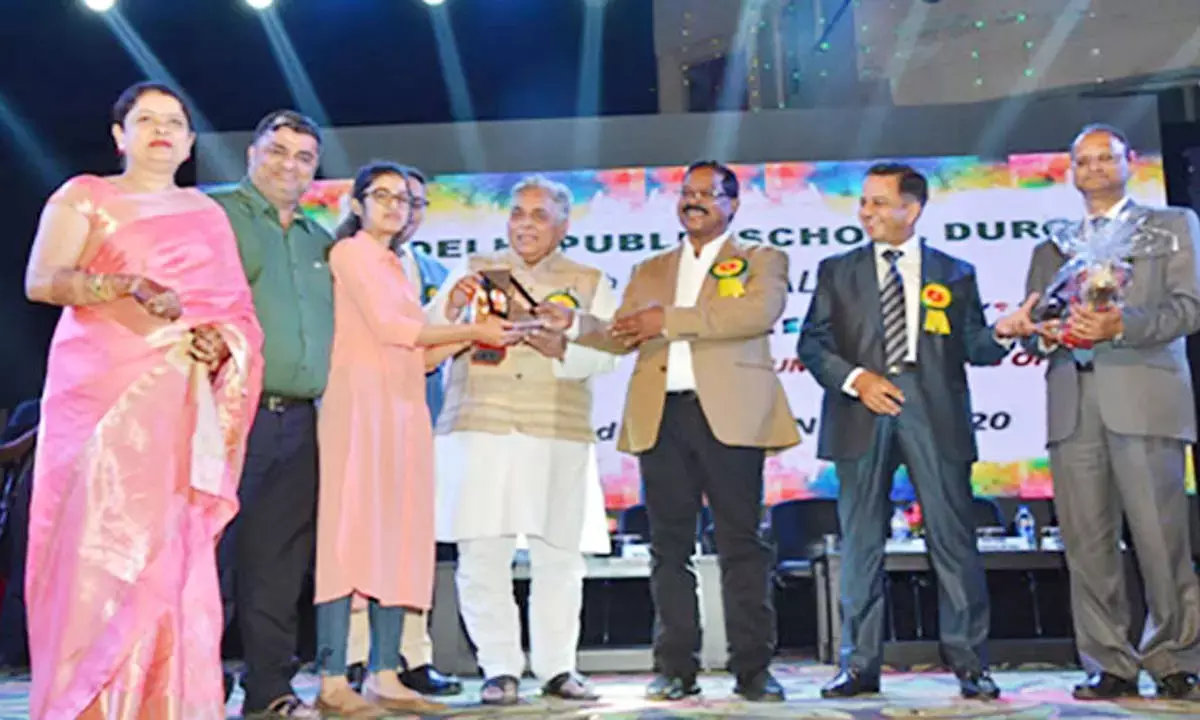 डीपीएस दुर्ग का वार्षिकोत्सव : डिप्टी सीएम साव बोले - इतना बड़ा बनिए कि देश में आपका नाम हो डीपीएस दुर्ग का वार्षिकोत्सव : डिप्टी सीएम साव बोले - इतना बड़ा बनिए कि देश में आपका नाम हो