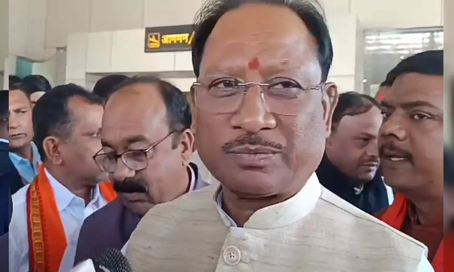 जगदलपुर पहुंचे सीएम साय : बोले- यह विशाल खेल आयोजन बना बस्तर संभाग मुख्यालय की पहचान जगदलपुर पहुंचे सीएम साय : बोले- यह विशाल खेल आयोजन बना बस्तर संभाग मुख्यालय की पहचान