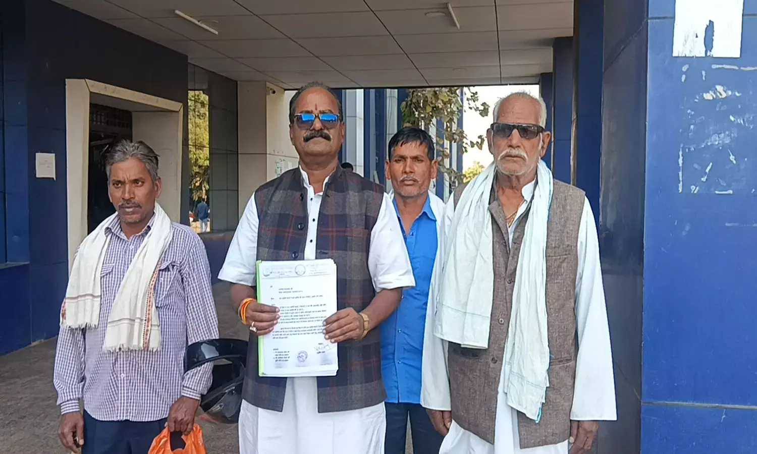 किसान नेता सुशील शर्मा सहित प्रतिनिधि मंडल पहुंचा कलेक्ट्रेट किसान नेता सुशील शर्मा सहित प्रतिनिधि मंडल पहुंचा कलेक्ट्रेट