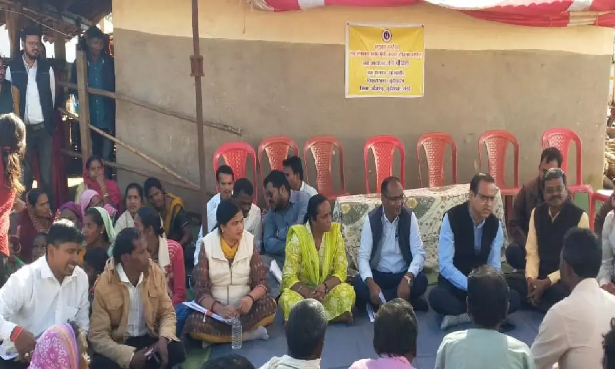 सोनपुरी में जन चौपाल : आयुक्त तारन प्रकाश सिन्हा ने किया मैदानी इलाकों का निरीक्षण, मनरेगा और PMAY-G कार्यों की सराहना सोनपुरी में जन चौपाल : आयुक्त तारन प्रकाश सिन्हा ने किया मैदानी इलाकों का निरीक्षण, मनरेगा और PMAY-G कार्यों की सराहना