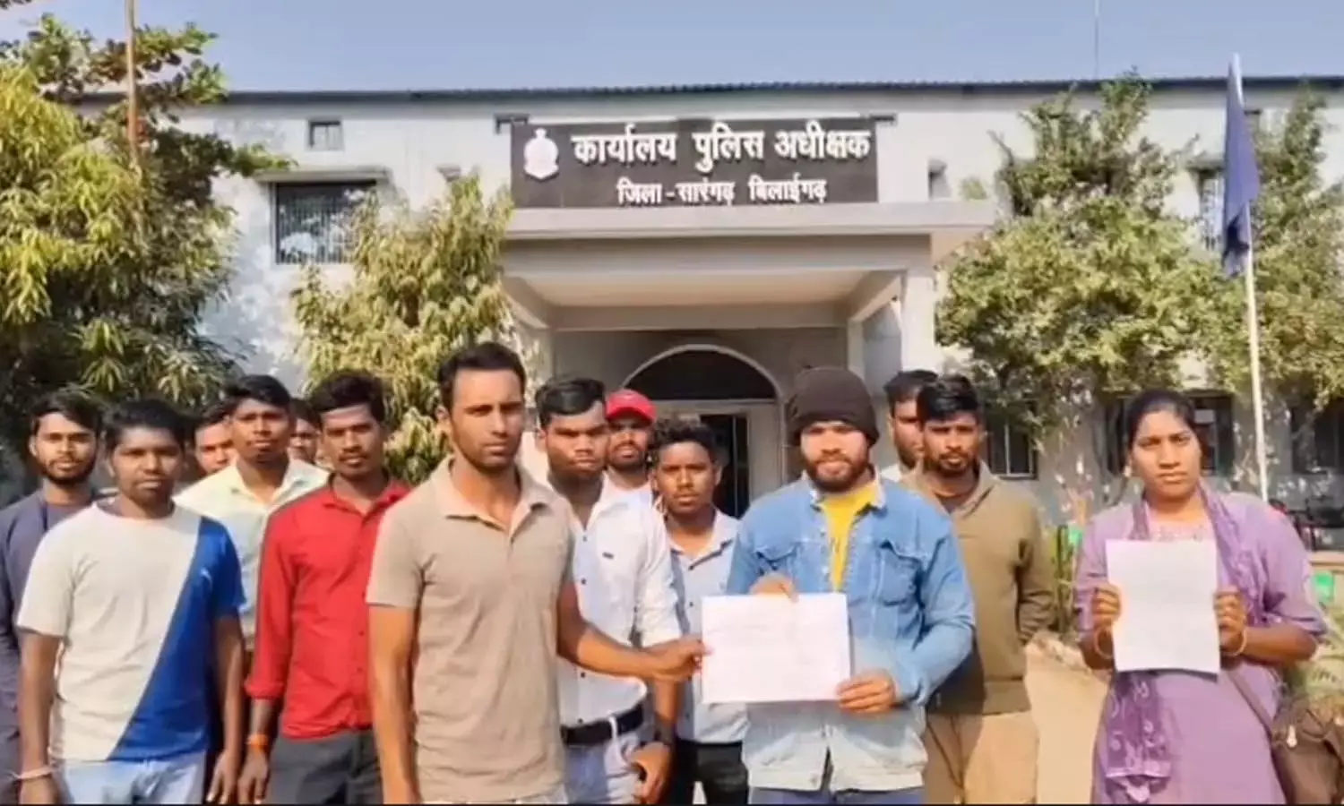 आरक्षक भर्ती परीक्षा : अभ्यर्थियों ने चयन सूची में गड़बड़ी के आरोप लगाते हुए एसपी को सौंपा ज्ञापन आरक्षक भर्ती परीक्षा : अभ्यर्थियों ने चयन सूची में गड़बड़ी के आरोप लगाते हुए एसपी को सौंपा ज्ञापन