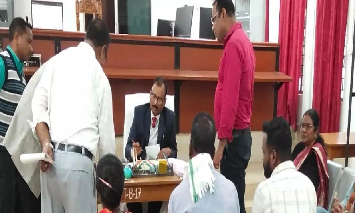 नेशनल लोक अदालत : कोर्ट में 422 लंबित प्रकरणों का किया गया निराकरण नेशनल लोक अदालत : कोर्ट में 422 लंबित प्रकरणों का किया गया निराकरण