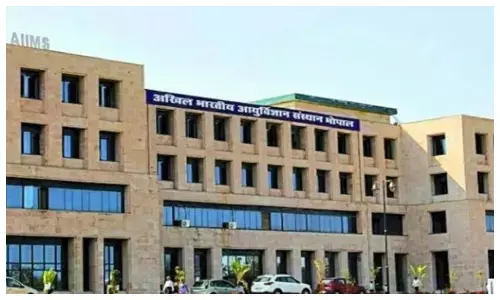 एम्स की डॉक्टर ने की खुदकुशी की कोशिश, हालत गंभीर, ICU में भर्ती एम्स की डॉक्टर ने की खुदकुशी की कोशिश, हालत गंभीर, ICU में भर्ती