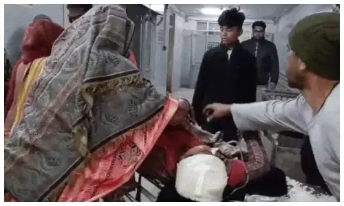 तेज रफ्तार ऑटो पैदल जा रही महिला को मारी टक्कर, हालत नाजुक; चालक फरार तेज रफ्तार ऑटो पैदल जा रही महिला को मारी टक्कर, हालत नाजुक; चालक फरार