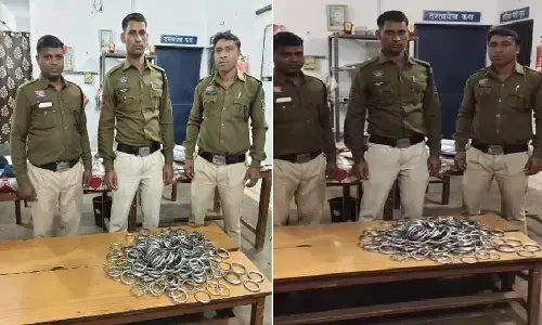 करहीबाजार मड़ई मेला : शांति व्यवस्था बनाए रखने के लिए पुलिस ने युवाओं के पास से 500 चूड़ा- कड़ा किया जब्त