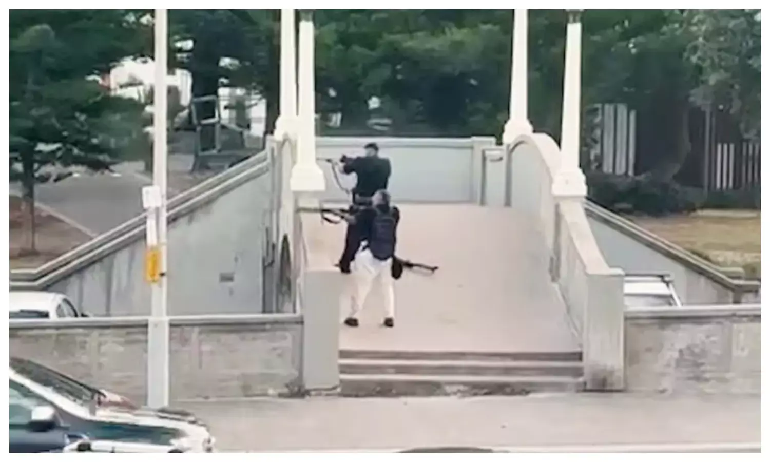 16 मौतें, पिता-पुत्र निकले हमलावर, पाकिस्तान कनेक्शन आया सामने 16 मौतें, पिता-पुत्र निकले हमलावर, पाकिस्तान कनेक्शन आया सामने