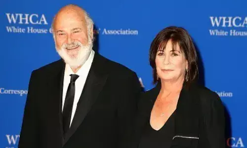 हॉलीवुड डायरेक्टर रॉब रेनर और उनकी पत्नी लॉस एंजिल्स स्थित अपने घर पर मृत पाए गए।