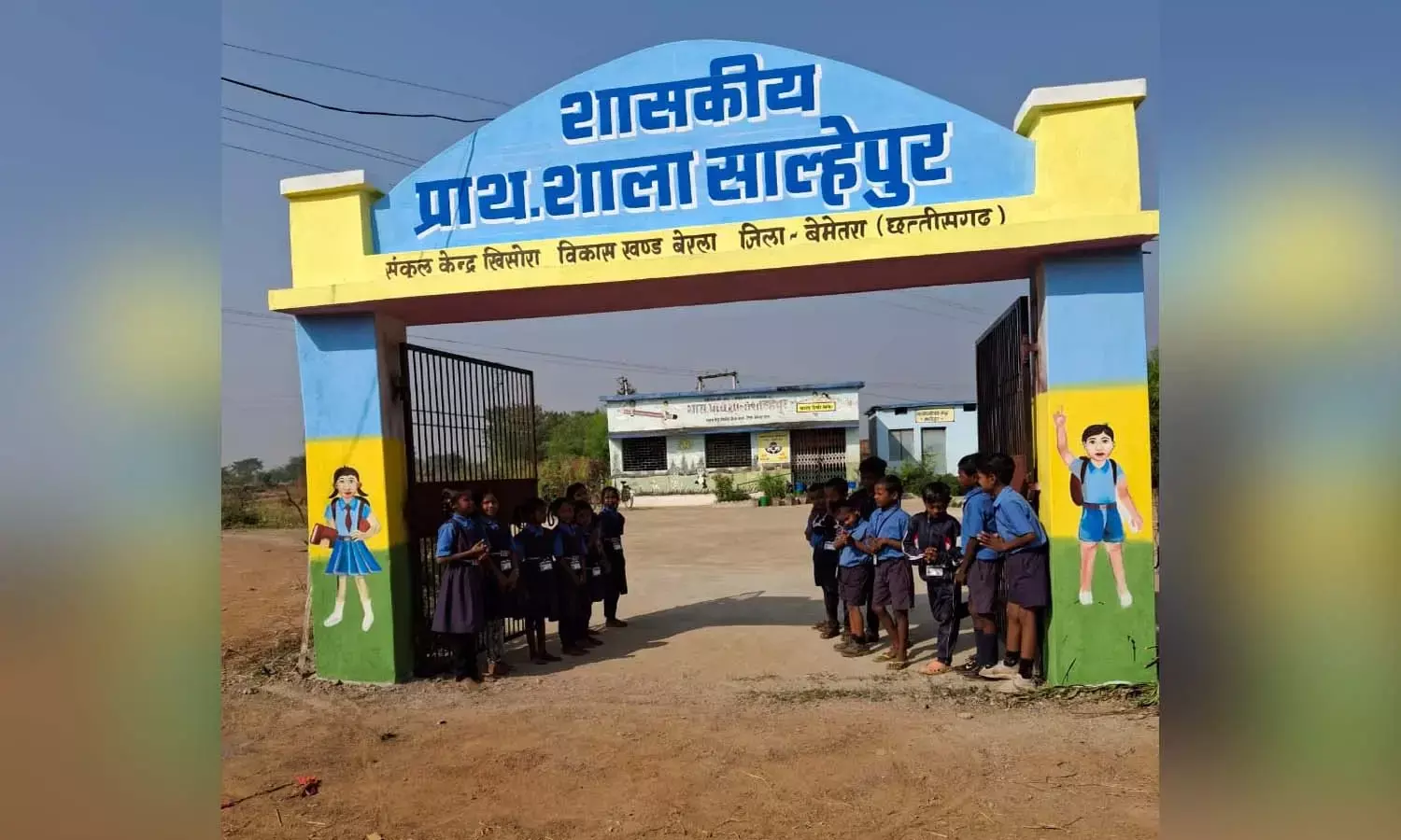 जन सहयोग से विद्यालय विकास को मिली नई दिशा : असामाजिक तत्वों पर लगेगी रोक, लोहे के एंगल लगाए गए