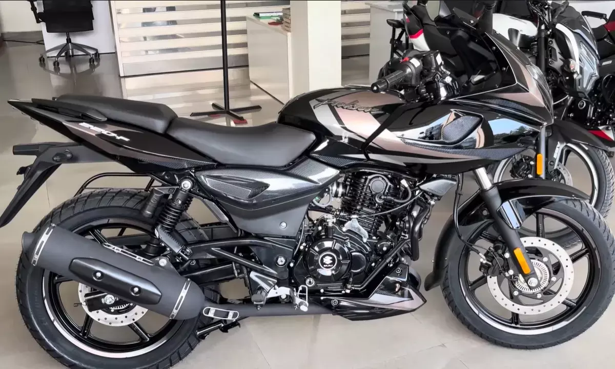 इस मोटरसाइकिल का नया मॉडल शोरूम पहुंचा, जल्दी होगा लॉन्च; फीचर्स की डिटेल आई सामने इस मोटरसाइकिल का नया मॉडल शोरूम पहुंचा, जल्दी होगा लॉन्च; फीचर्स की डिटेल आई सामने