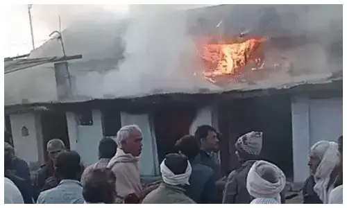खंडवा में तीन मकानों में लगी आग, किसान जिंदा जला खंडवा में तीन मकानों में लगी आग, किसान जिंदा जला