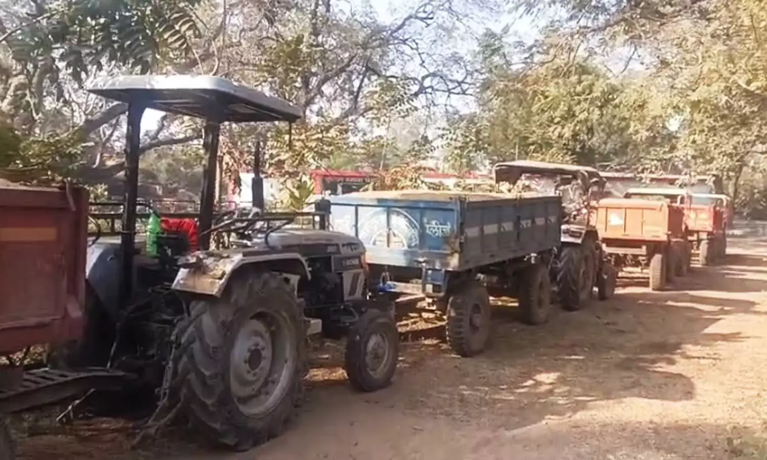अवैध रेत परिवहन पर बड़ी कार्रवाई अवैध रेत परिवहन पर बड़ी कार्रवाई