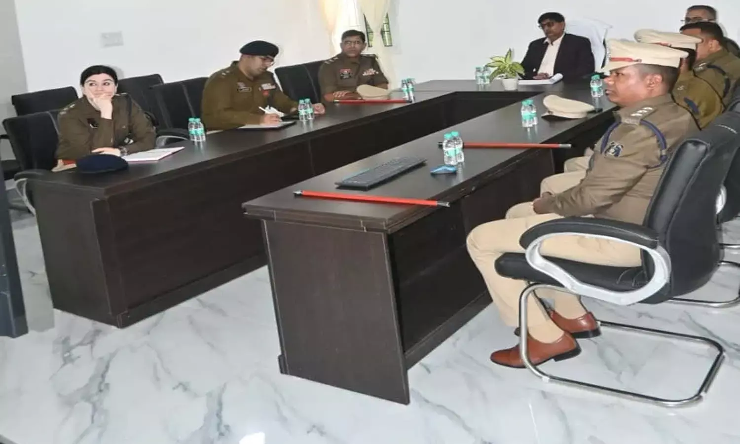 मोहला पहुंचे DGP अरूणदेव गौतम : रेंज स्तरीय समीक्षा बैठक, नक्सल खात्मे के साथ बेसिक पुलिसिंग के लिए बनाई कार्य योजना मोहला पहुंचे DGP अरूणदेव गौतम : रेंज स्तरीय समीक्षा बैठक, नक्सल खात्मे के साथ बेसिक पुलिसिंग के लिए बनाई कार्य योजना