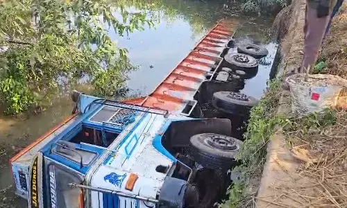 संकीर्ण पुलिया साबित हो रही जानलेवा संकीर्ण पुलिया साबित हो रही जानलेवा