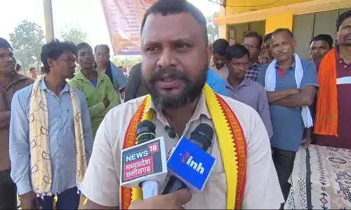 धान खरीदी में अव्यवस्था से किसान हलकान धान खरीदी में अव्यवस्था से किसान हलकान