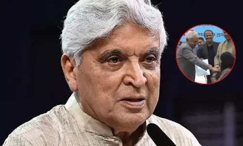 जावेद अख्तर ने बिहार के CM नीतीश कुमार को डॉक्टर की हिजाब खींचने पर माफी मांगने को कहा जावेद अख्तर ने बिहार के CM नीतीश कुमार को डॉक्टर की हिजाब खींचने पर माफी मांगने को कहा