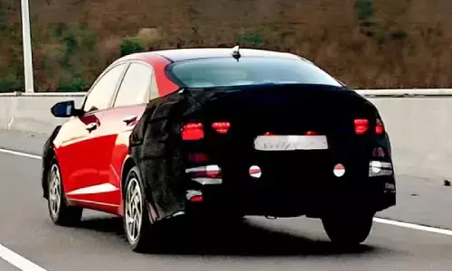 नई डिजाइन, हाई-टेक इंटीरियर; 2026 की शुरुआत में होगी लॉन्च नई डिजाइन, हाई-टेक इंटीरियर; 2026 की शुरुआत में होगी लॉन्च