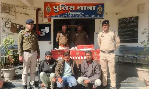 अवैध शराब गिरोह का भंडाफोड़ : पुलिस ने बड़ी मात्रा में एमपी की शराब के साथ तीन आरोपियों को किया गिरफ्तार