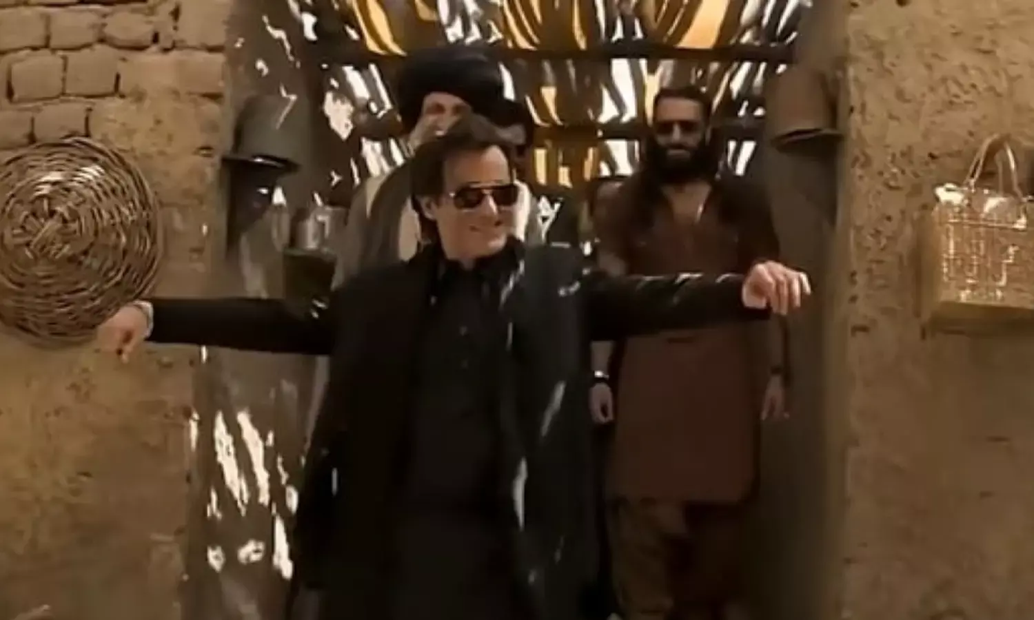 Akshaya khanna Dhurandhar Viral Song meaning