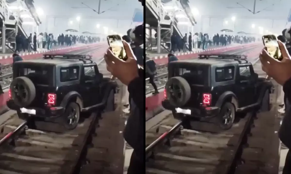 सारे नियम तोड़कर रेलवे ट्रैक पर पहुंच गई ये SUV, पटरी पर देख सभी हो गए हक्का-बक्का! सारे नियम तोड़कर रेलवे ट्रैक पर पहुंच गई ये SUV, पटरी पर देख सभी हो गए हक्का-बक्का!