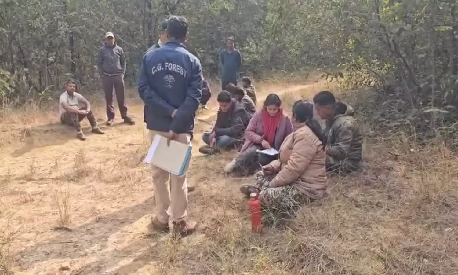 तालाब के पास मिला हाथी के शावक का शव