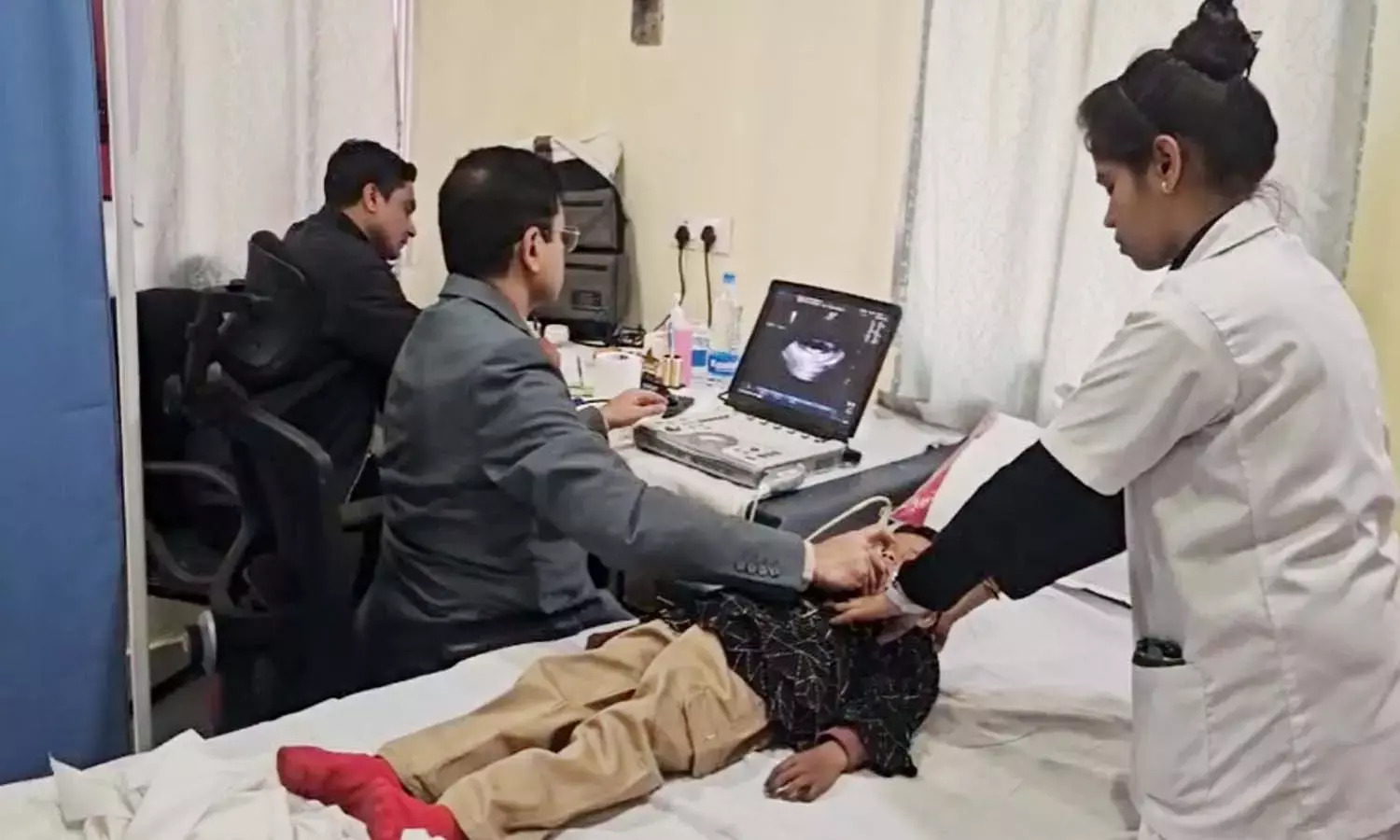 बैकुंठपुर में लगा बाल हृदय रोग जांच शिविर : चिरायु योजना के तहत मुफ्त होगा इलाज, MMI रायपुर के विशेषज्ञों ने की जांच