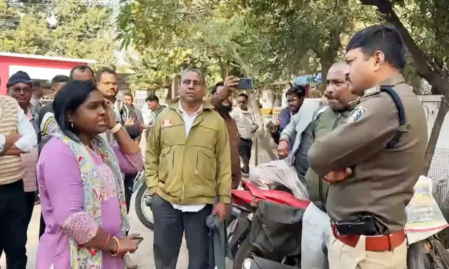 खटारा बस बनी तीर्थ यात्रियों के लिए खतरा